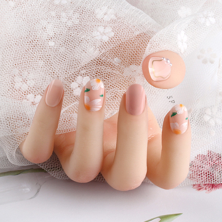 Fashion Oval Nails In The Exquisite Packing Box With Ribbon Hanger And Silky Touch